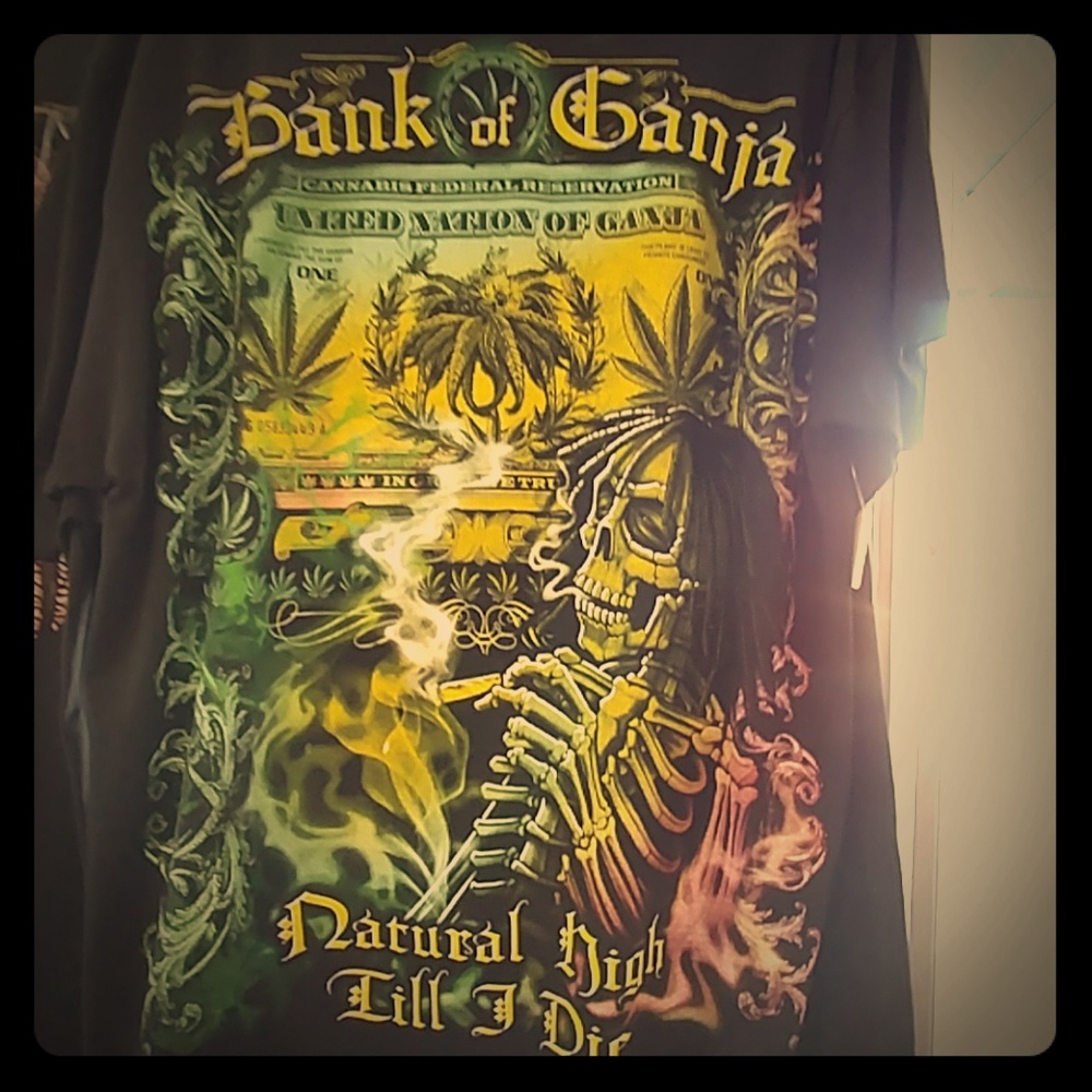 Skeleton relaxin smokin